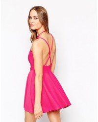 Ярко-розовое платье с плиссированной юбкой от Oh My Love