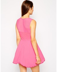 Ярко-розовое платье с плиссированной юбкой от AX Paris