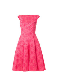 Ярко-розовое платье с пышной юбкой от Talbot Runhof