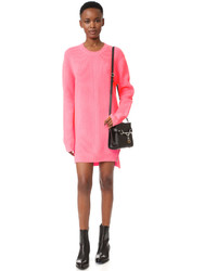 Ярко-розовое платье-свитер с узором зигзаг от MCQ