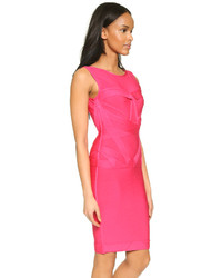 Ярко-розовое платье-футляр от Herve Leger