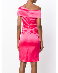 Ярко-розовое платье-футляр от Talbot Runhof