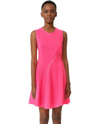 Ярко-розовое платье от MCQ