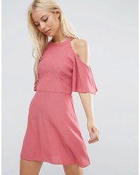 Ярко-розовое плетеное платье