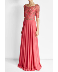 Ярко-розовое шелковое платье с украшением