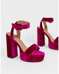 Ярко-розовые бархатные босоножки на каблуке
