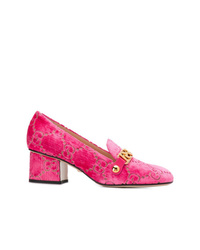 Ярко-розовые бархатные туфли