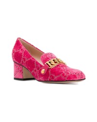 Ярко-розовые бархатные туфли от Gucci