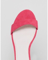 Ярко-розовые замшевые босоножки на каблуке