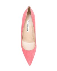 Ярко-розовые замшевые туфли от Manolo Blahnik