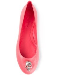 Ярко-розовые кожаные балетки от Alexander McQueen