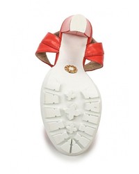 Ярко-розовые кожаные босоножки на каблуке от Betsy