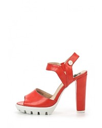 Ярко-розовые кожаные босоножки на каблуке от Betsy