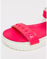 Ярко-розовые кожаные сандалии на плоской подошве от Love Moschino