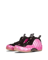 Мужские ярко-розовые кроссовки от Nike