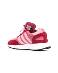 Женские ярко-розовые кроссовки от adidas