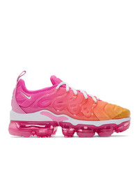 Женские ярко-розовые кроссовки от Nike