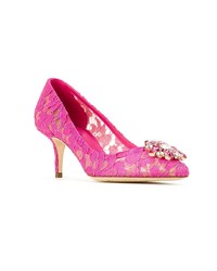 Ярко-розовые кружевные туфли с украшением от Dolce & Gabbana