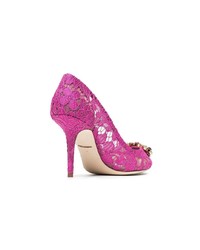 Ярко-розовые кружевные туфли от Dolce & Gabbana