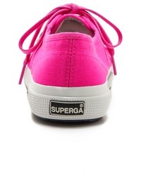 Женские ярко-розовые низкие кеды от Superga