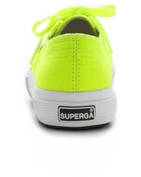 Женские ярко-розовые низкие кеды от Superga