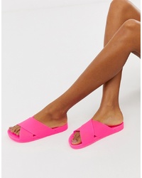 Ярко-розовые резиновые сандалии на плоской подошве от ASOS DESIGN