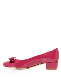 Ярко-розовые туфли от Salvatore Ferragamo