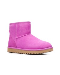 Ярко-розовые угги от UGG Australia