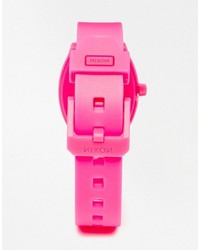Женские ярко-розовые часы от Nixon