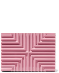 Ярко-розовый клатч с геометрическим рисунком от Lee Savage