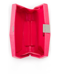 Ярко-розовый клатч от Monique Lhuillier