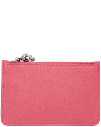 Ярко-розовый кожаный клатч от Alexander McQueen