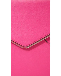 Ярко-розовый кожаный клатч от Rebecca Minkoff