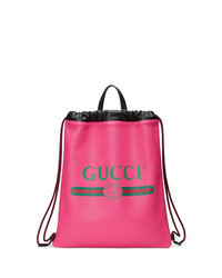 Ярко-розовый кожаный рюкзак с принтом