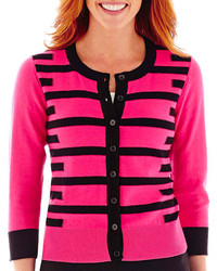 Ярко-розовый свитер в горизонтальную полоску